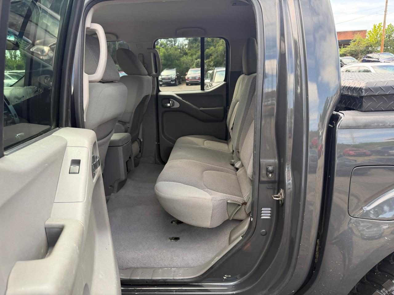 Nissan Frontier SV 2012
