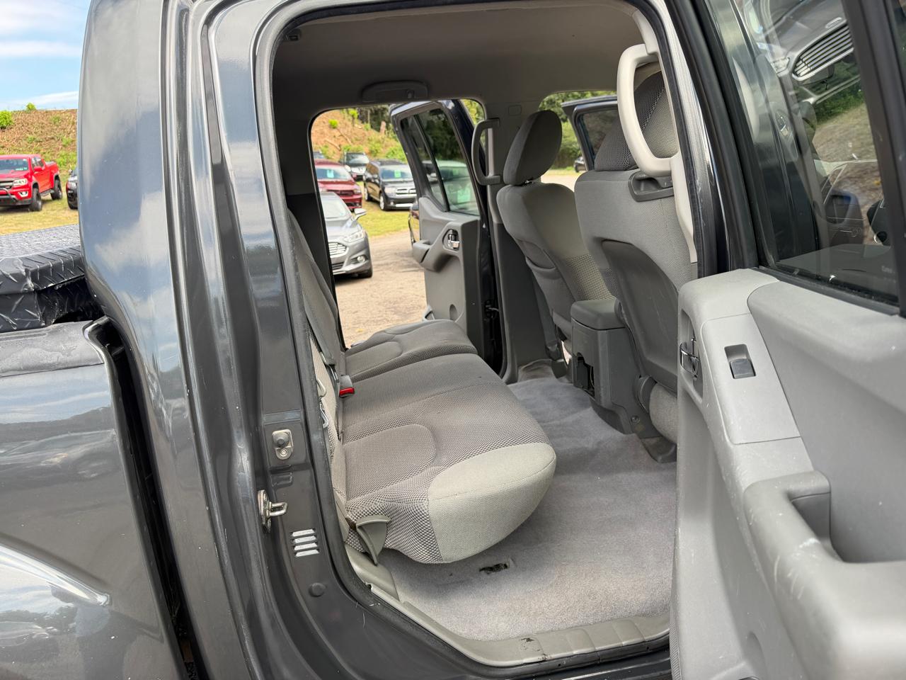 Nissan Frontier SV 2012