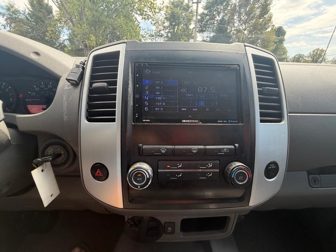 Nissan Frontier SV 2012
