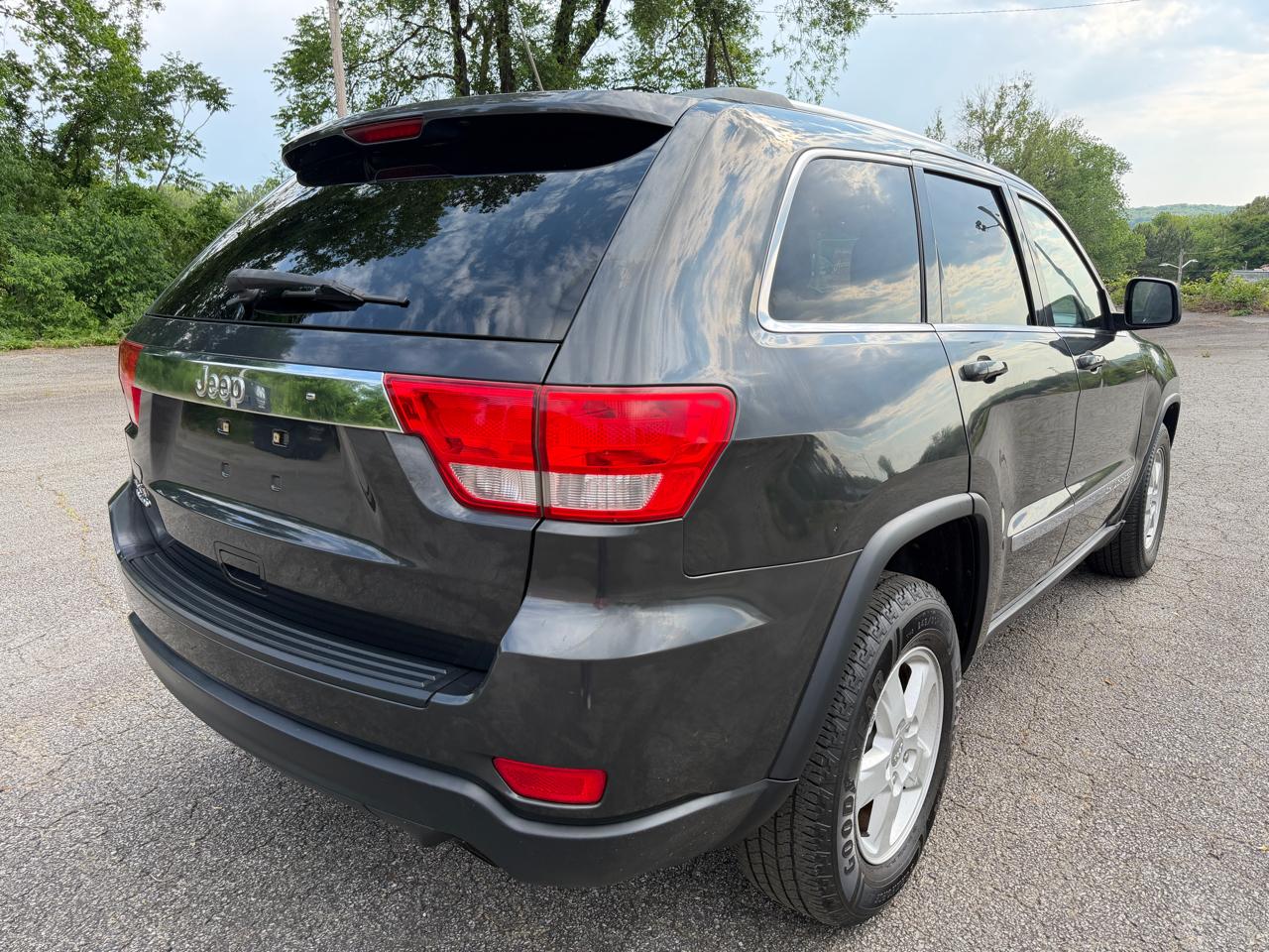 Jeep Grand Cherokee Laredo 4WD 2011