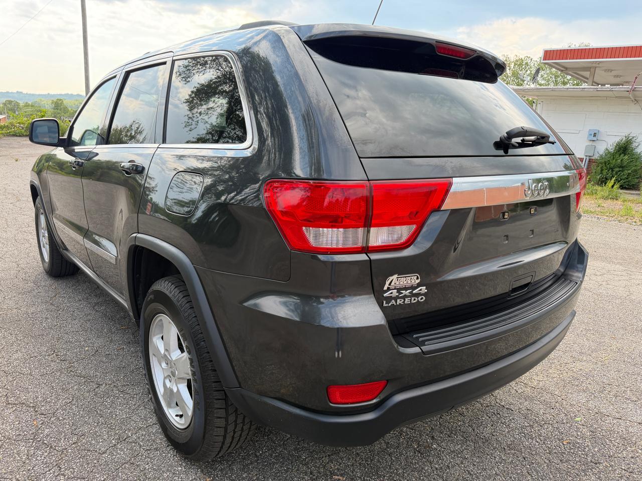 Jeep Grand Cherokee Laredo 4WD 2011