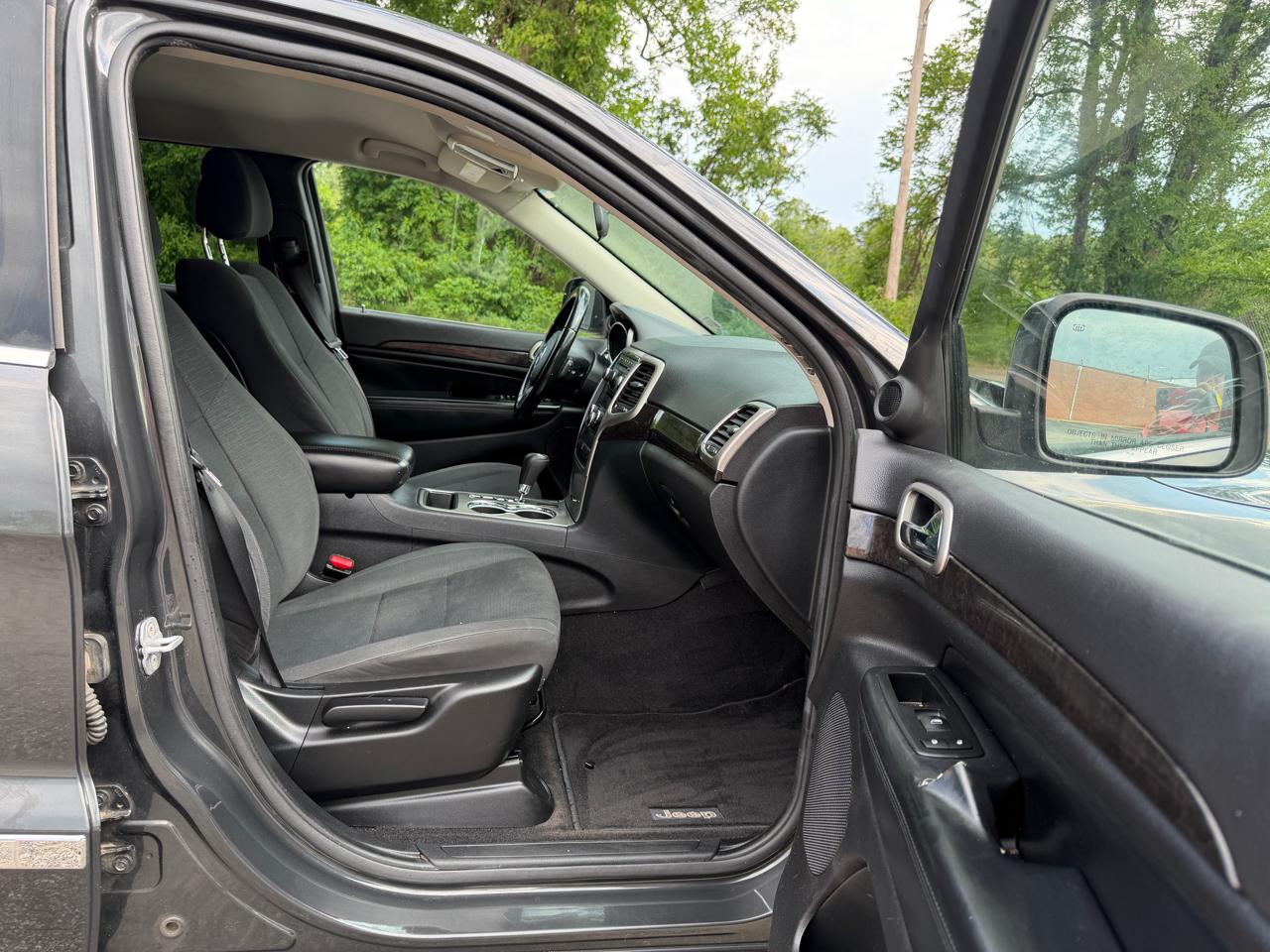 Jeep Grand Cherokee Laredo 4WD 2011