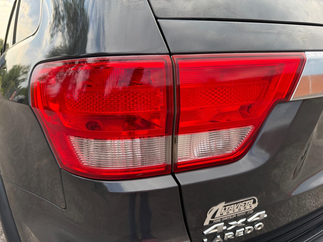 Jeep Grand Cherokee Laredo 4WD 2011