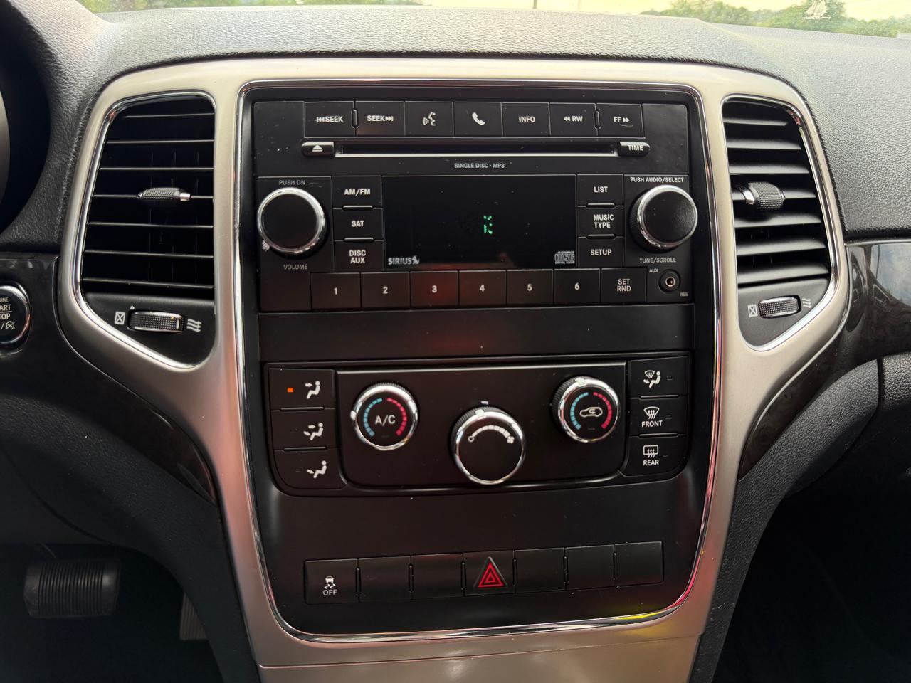 Jeep Grand Cherokee Laredo 4WD 2011