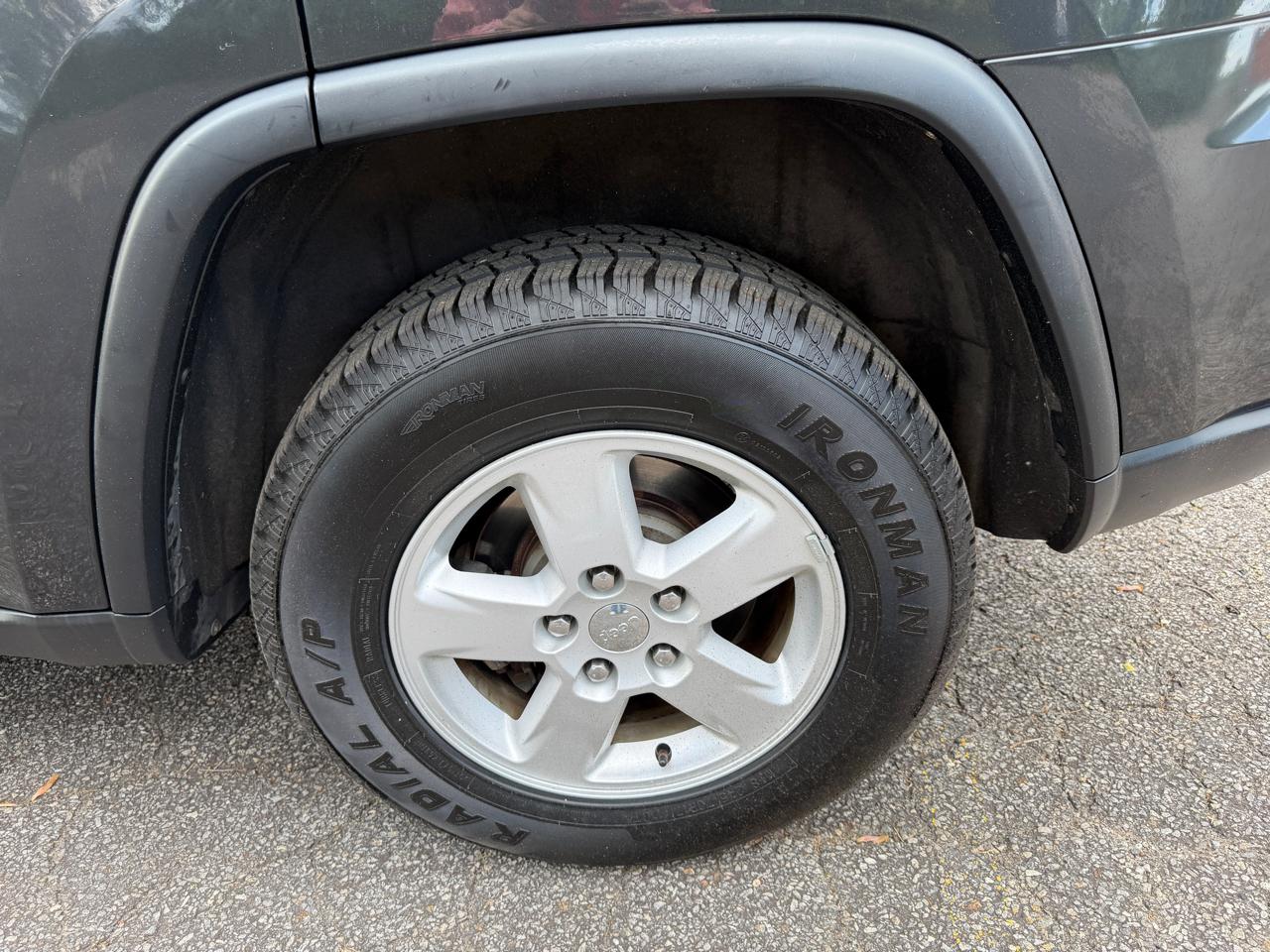 Jeep Grand Cherokee Laredo 4WD 2011