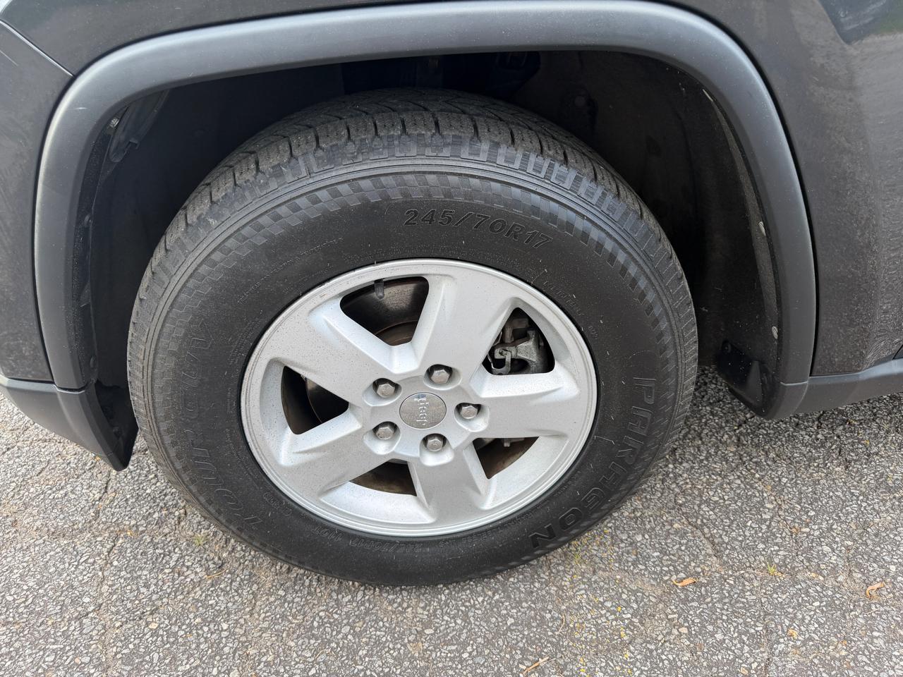 Jeep Grand Cherokee Laredo 4WD 2011