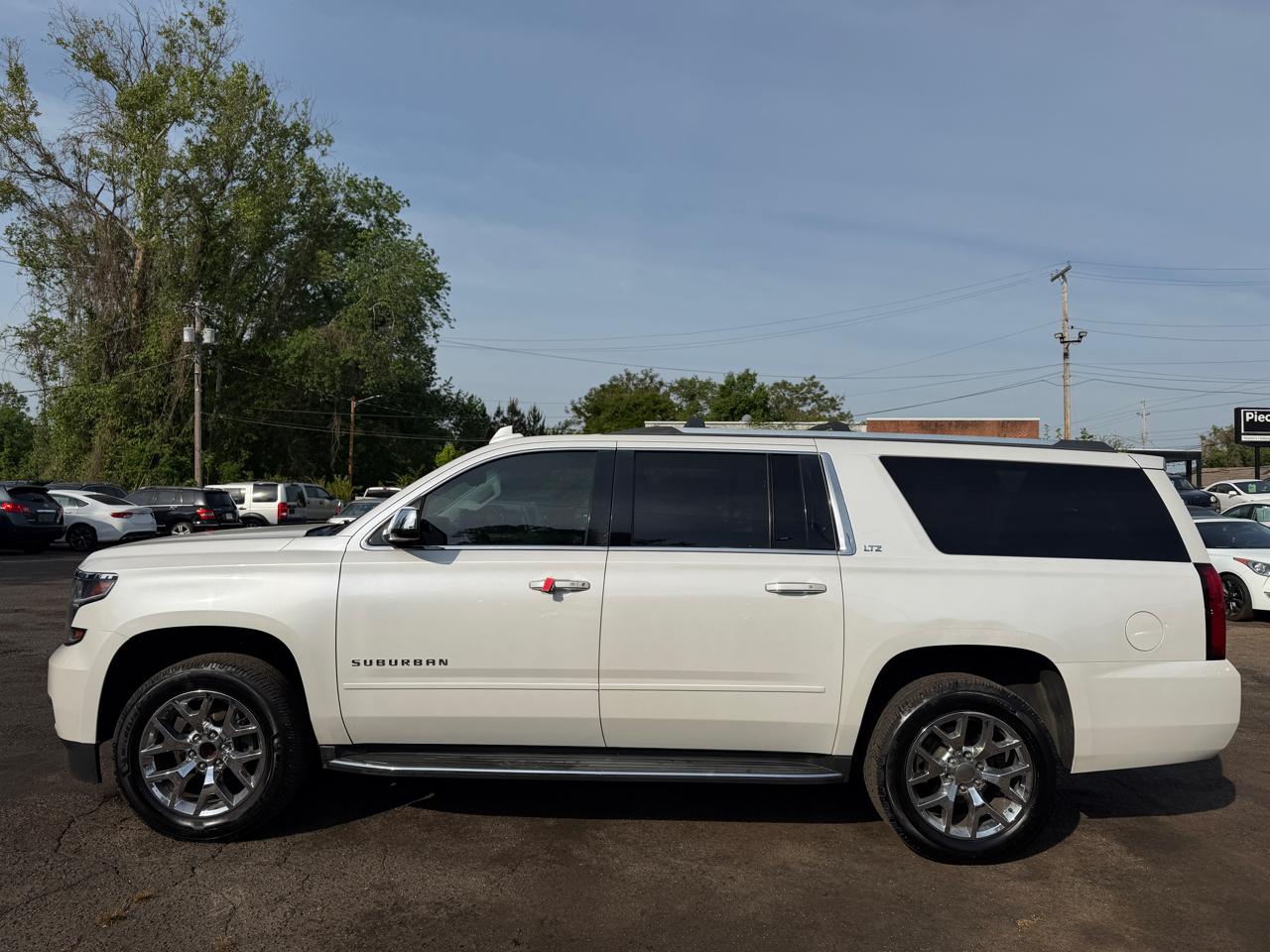 Chevrolet Suburban  2016