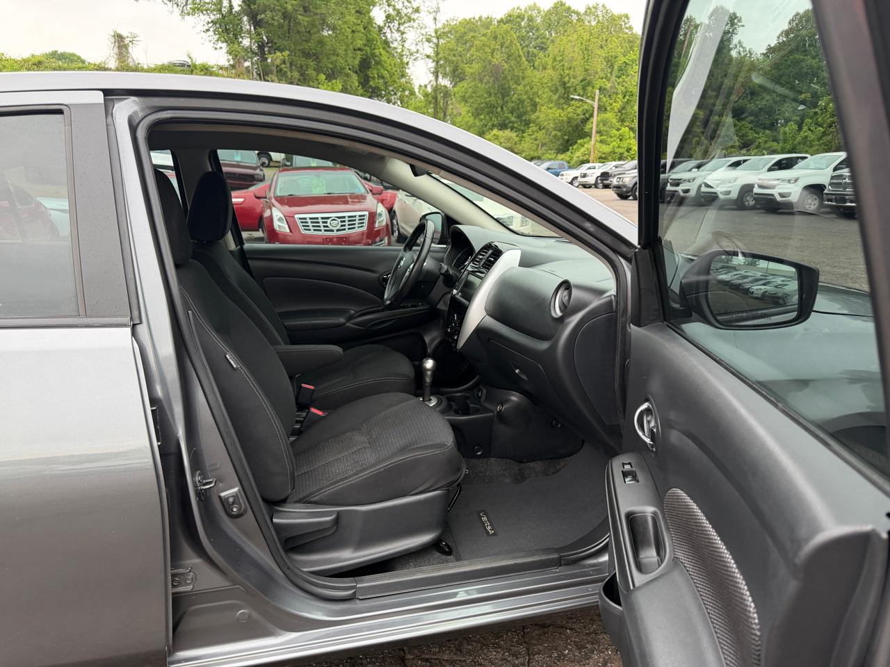 Nissan Versa SV 2019