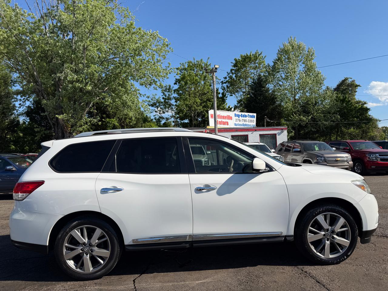 Nissan Pathfinder LE 2013