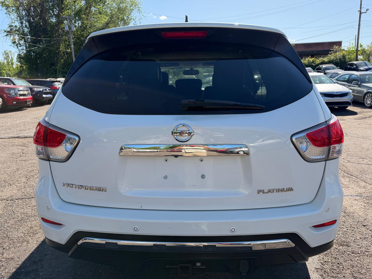 Nissan Pathfinder LE 2013