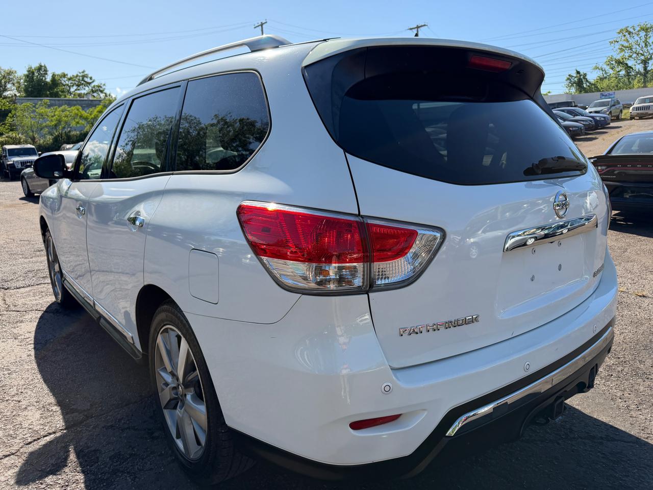 Nissan Pathfinder LE 2013