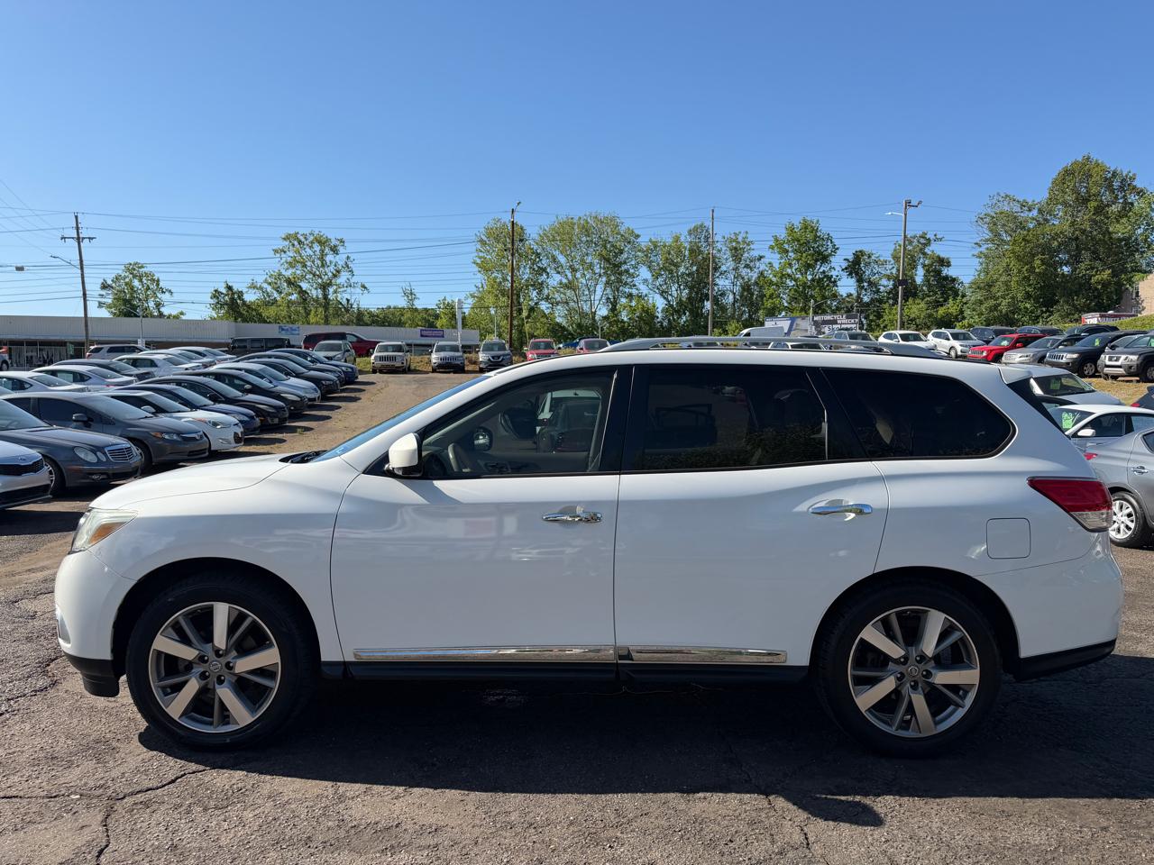 Nissan Pathfinder LE 2013