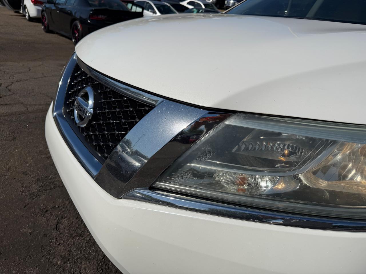 Nissan Pathfinder LE 2013