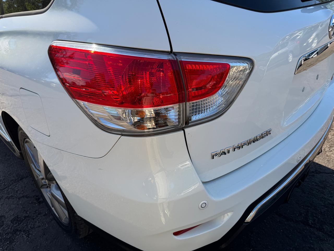 Nissan Pathfinder LE 2013