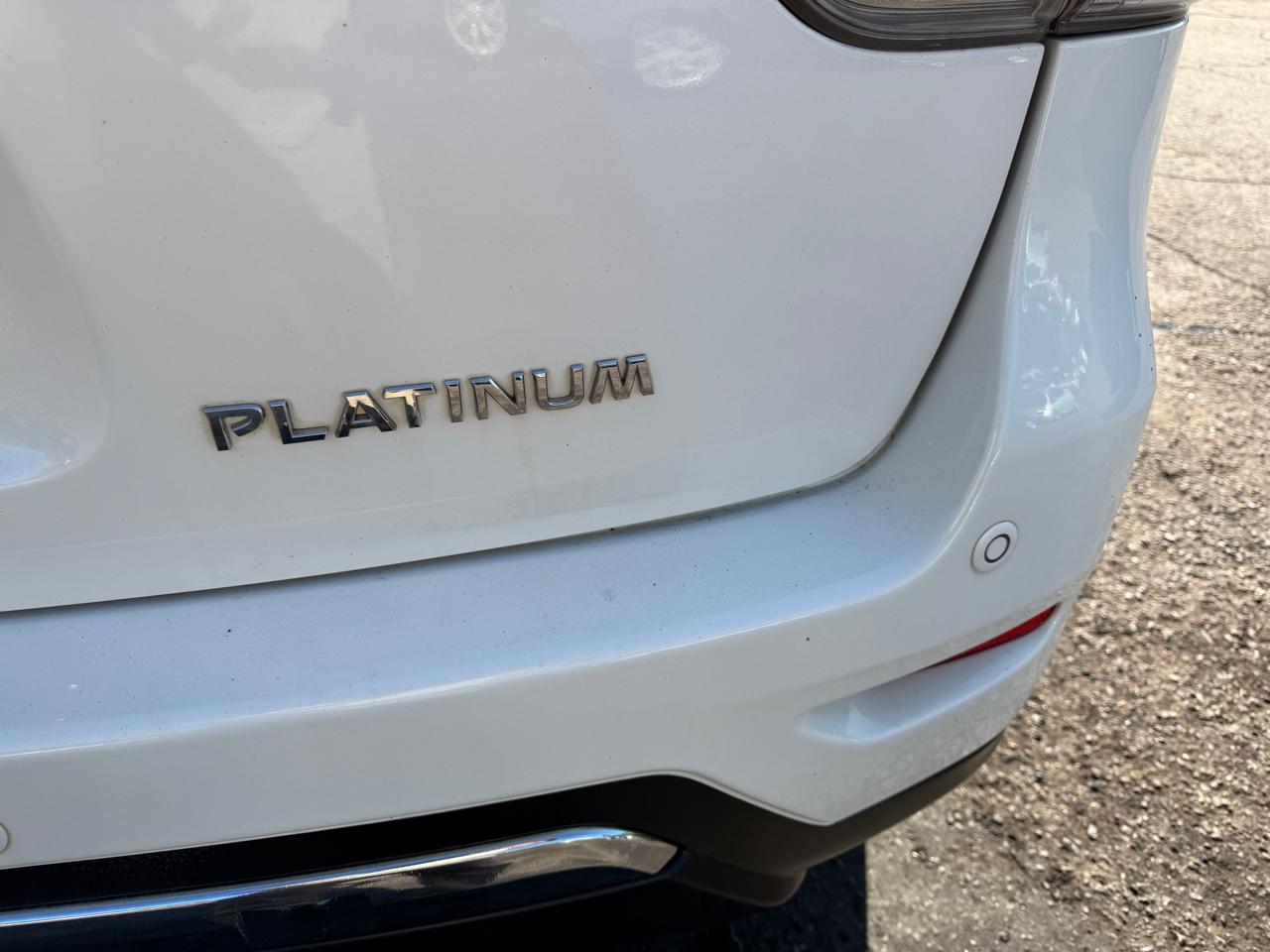 Nissan Pathfinder LE 2013