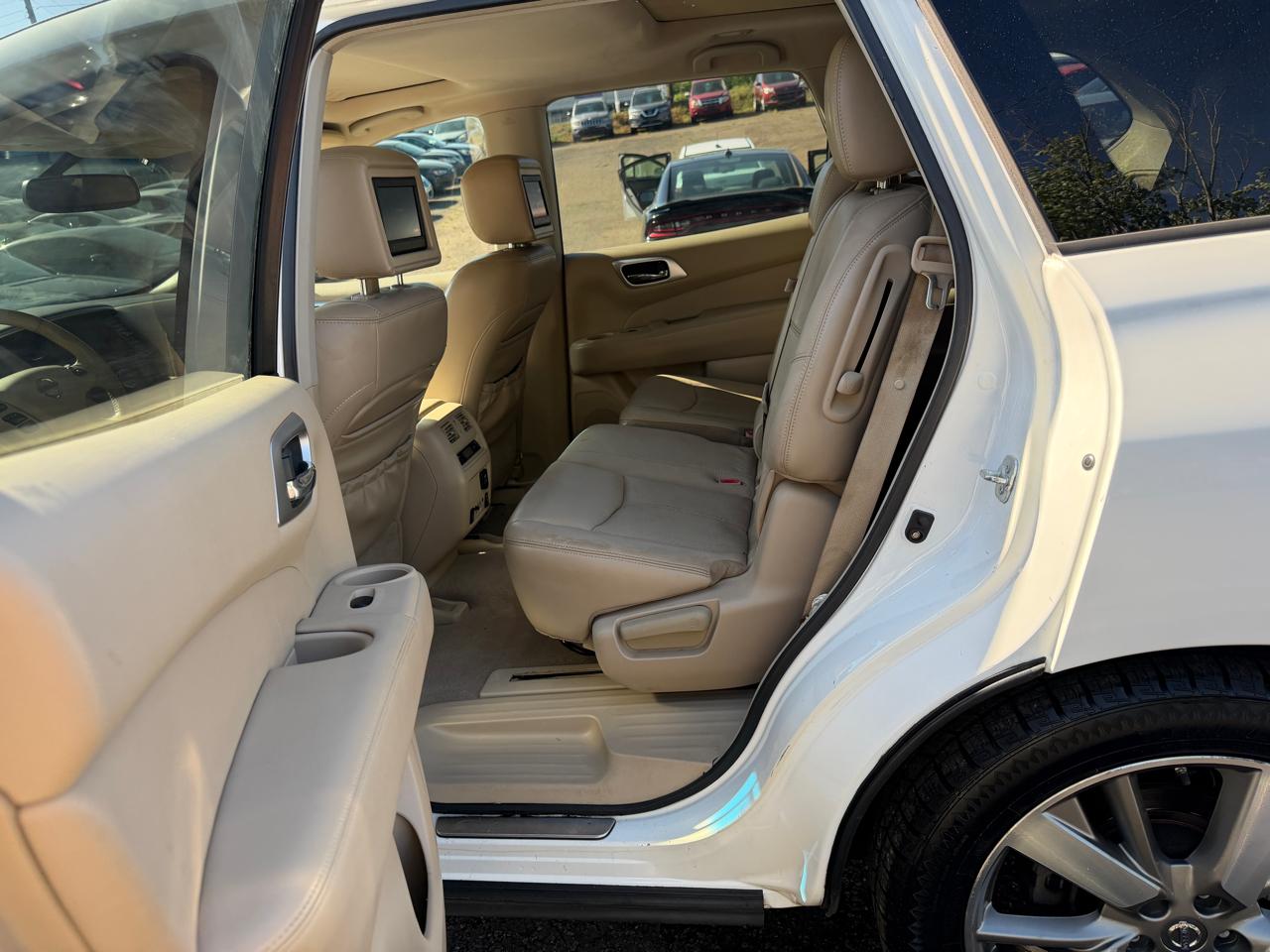 Nissan Pathfinder LE 2013