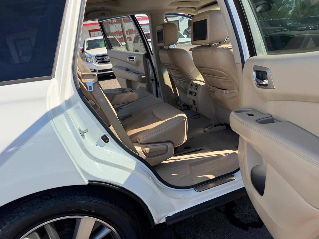Nissan Pathfinder LE 2013