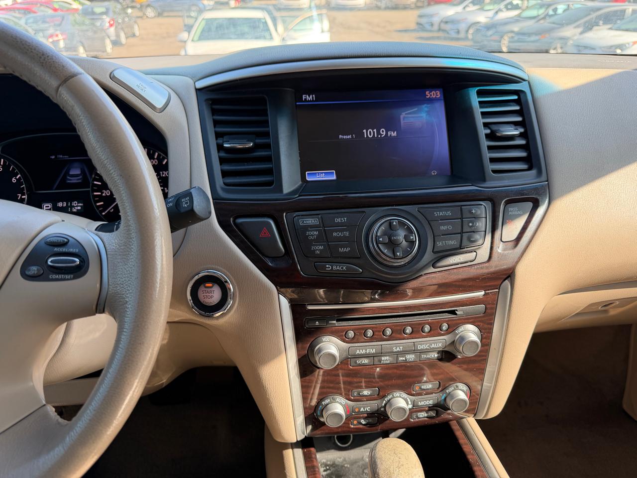 Nissan Pathfinder LE 2013