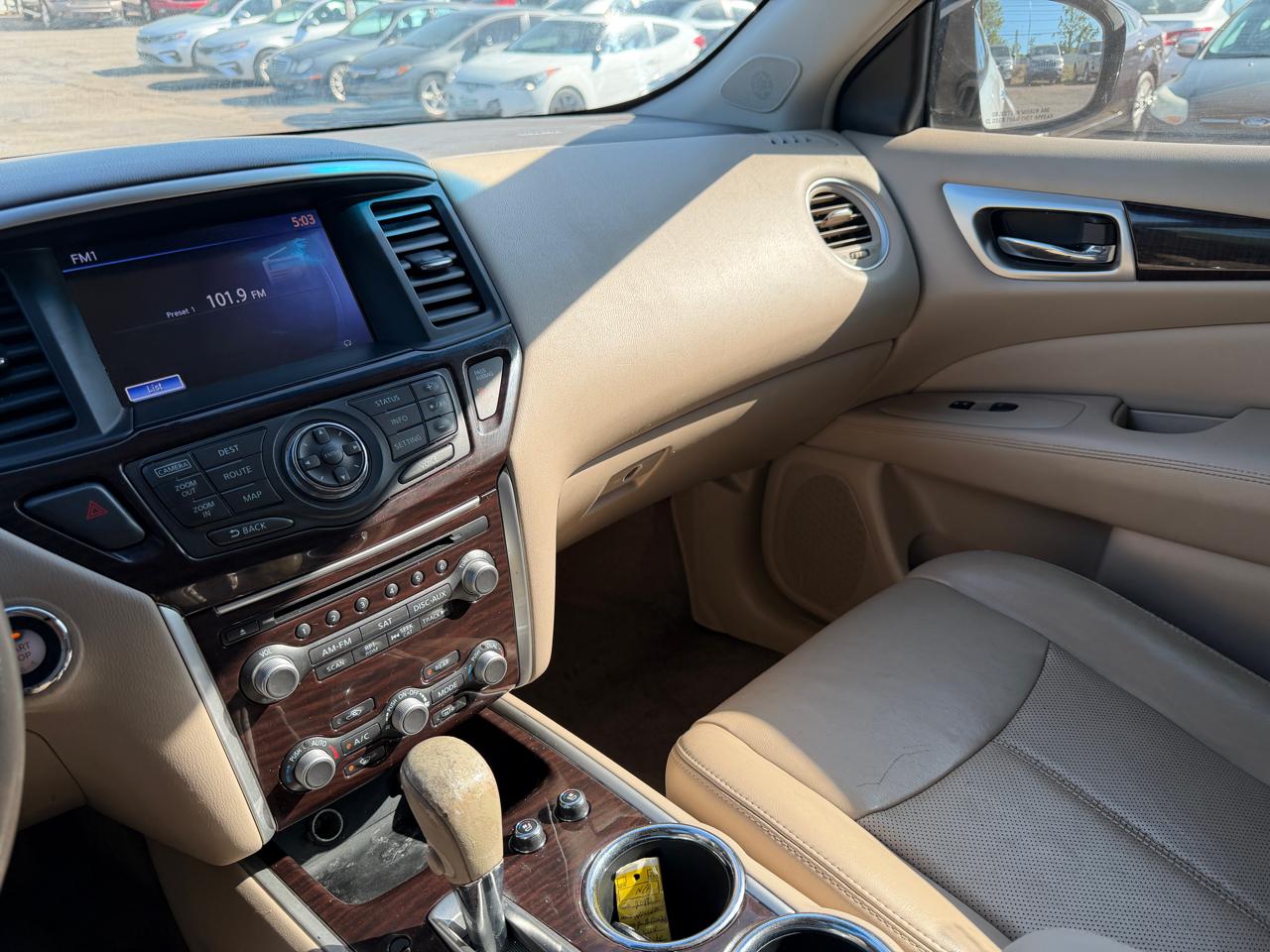 Nissan Pathfinder LE 2013