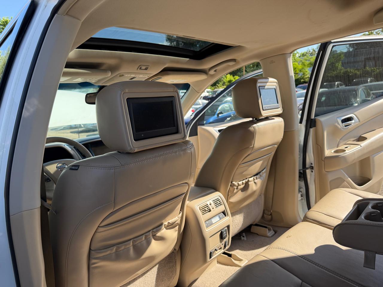 Nissan Pathfinder LE 2013