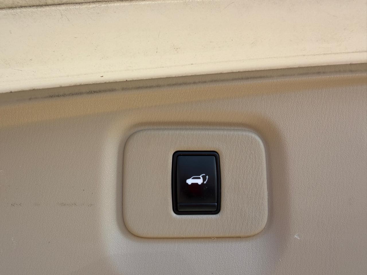 Nissan Pathfinder LE 2013