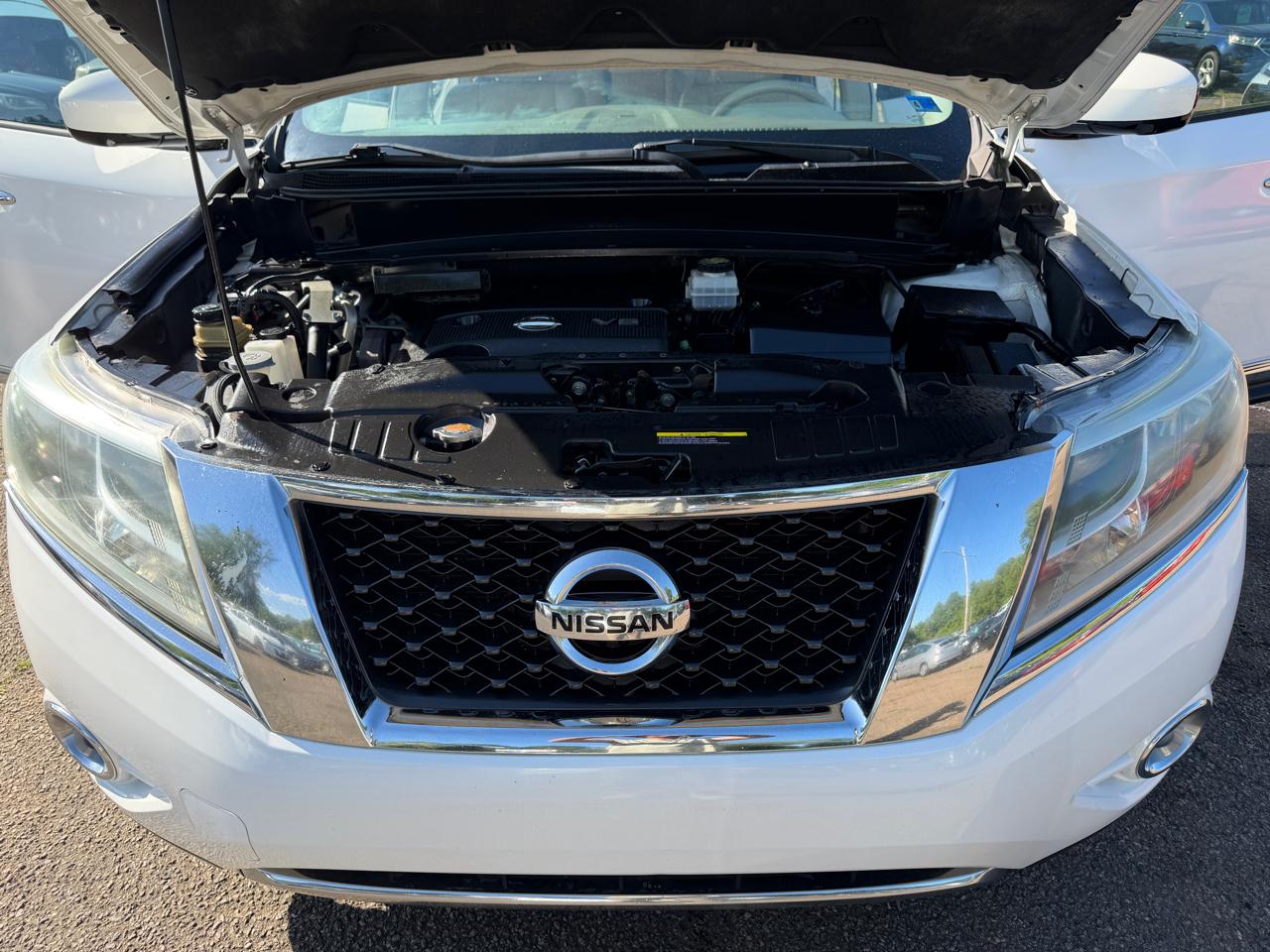 Nissan Pathfinder LE 2013