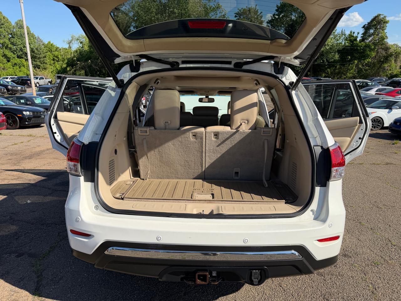 Nissan Pathfinder LE 2013