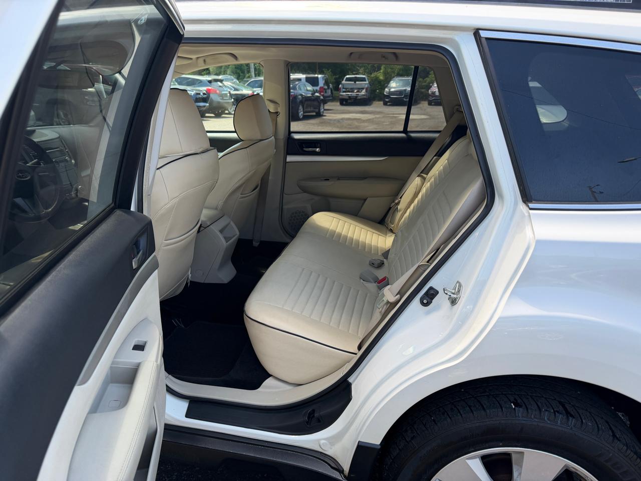 Subaru Outback 2.5i Premium 2011