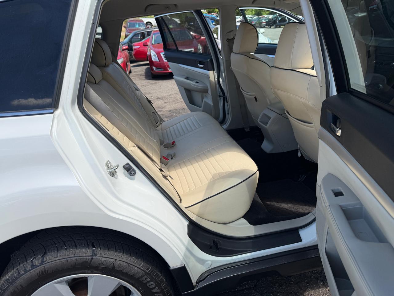 Subaru Outback 2.5i Premium 2011