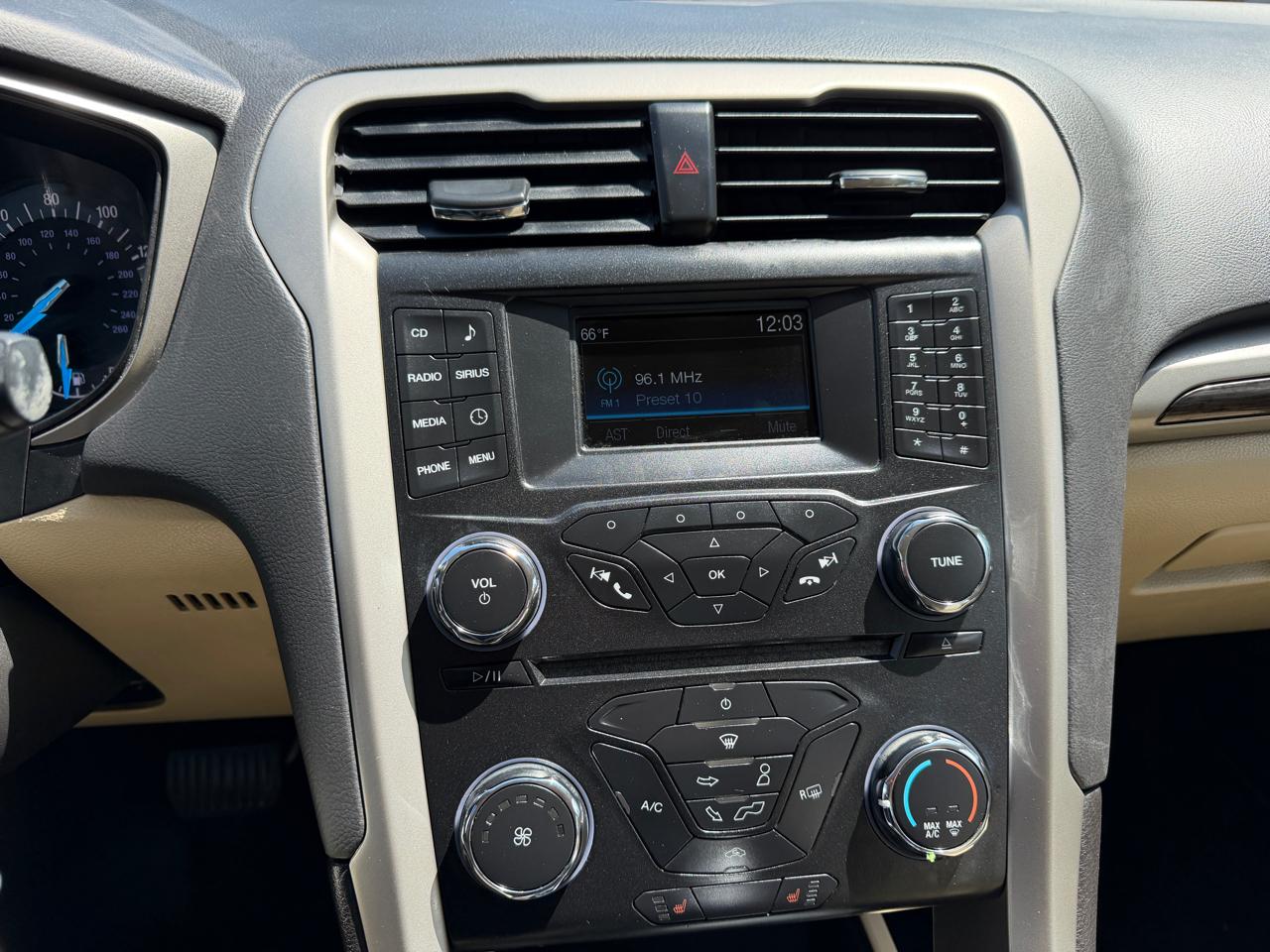 Ford Fusion SE 2015