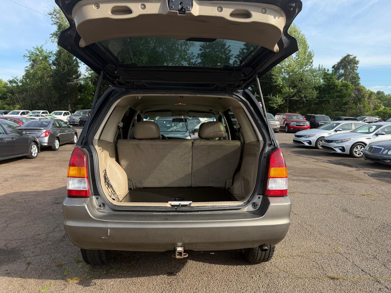 Mazda Tribute  2003