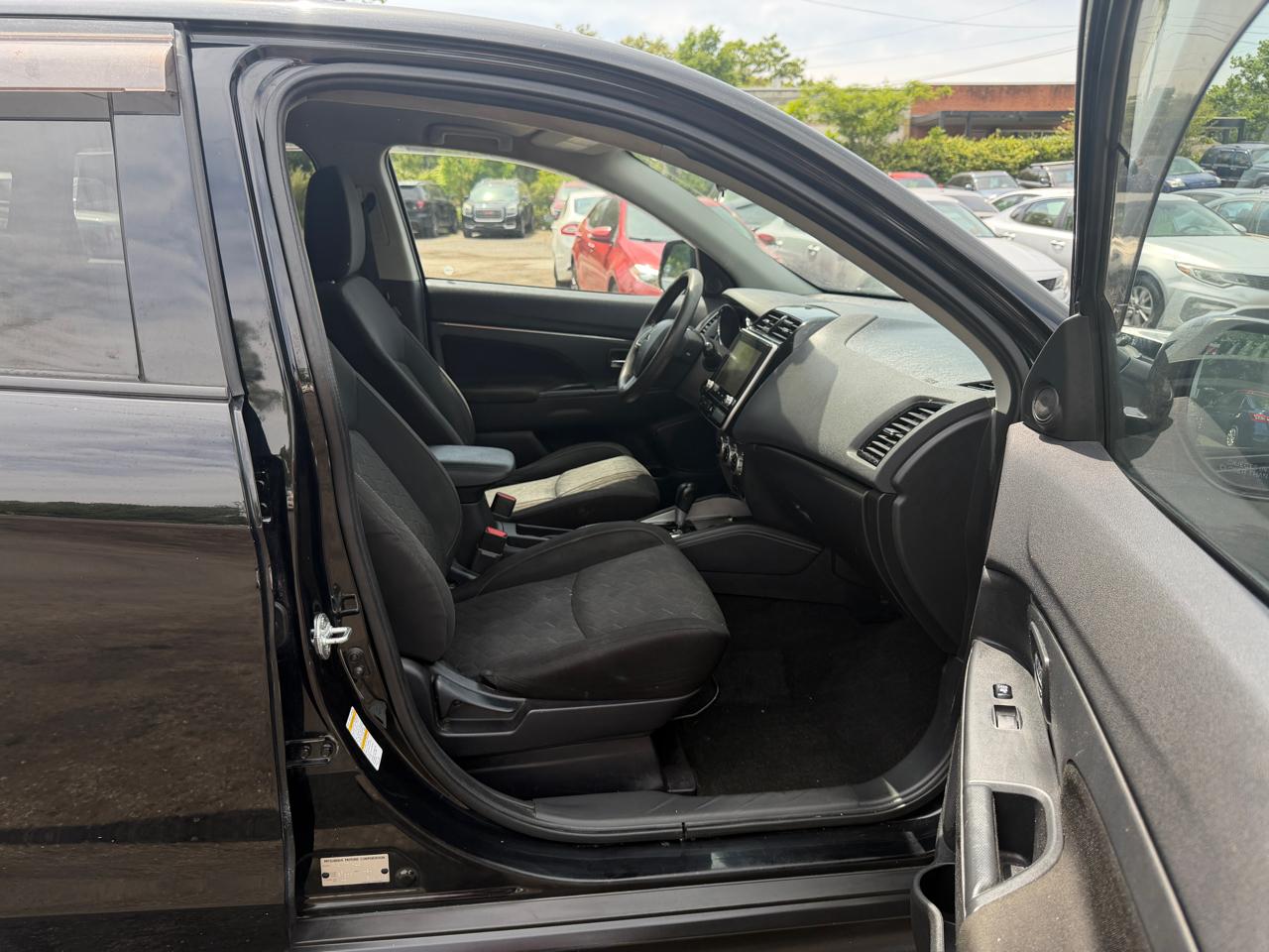 Mitsubishi Outlander Sport  2020
