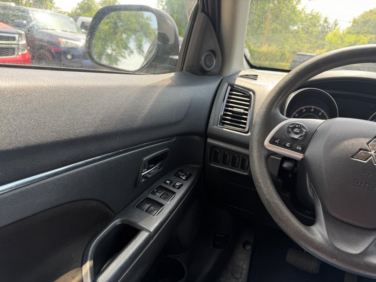 Mitsubishi Outlander Sport  2020