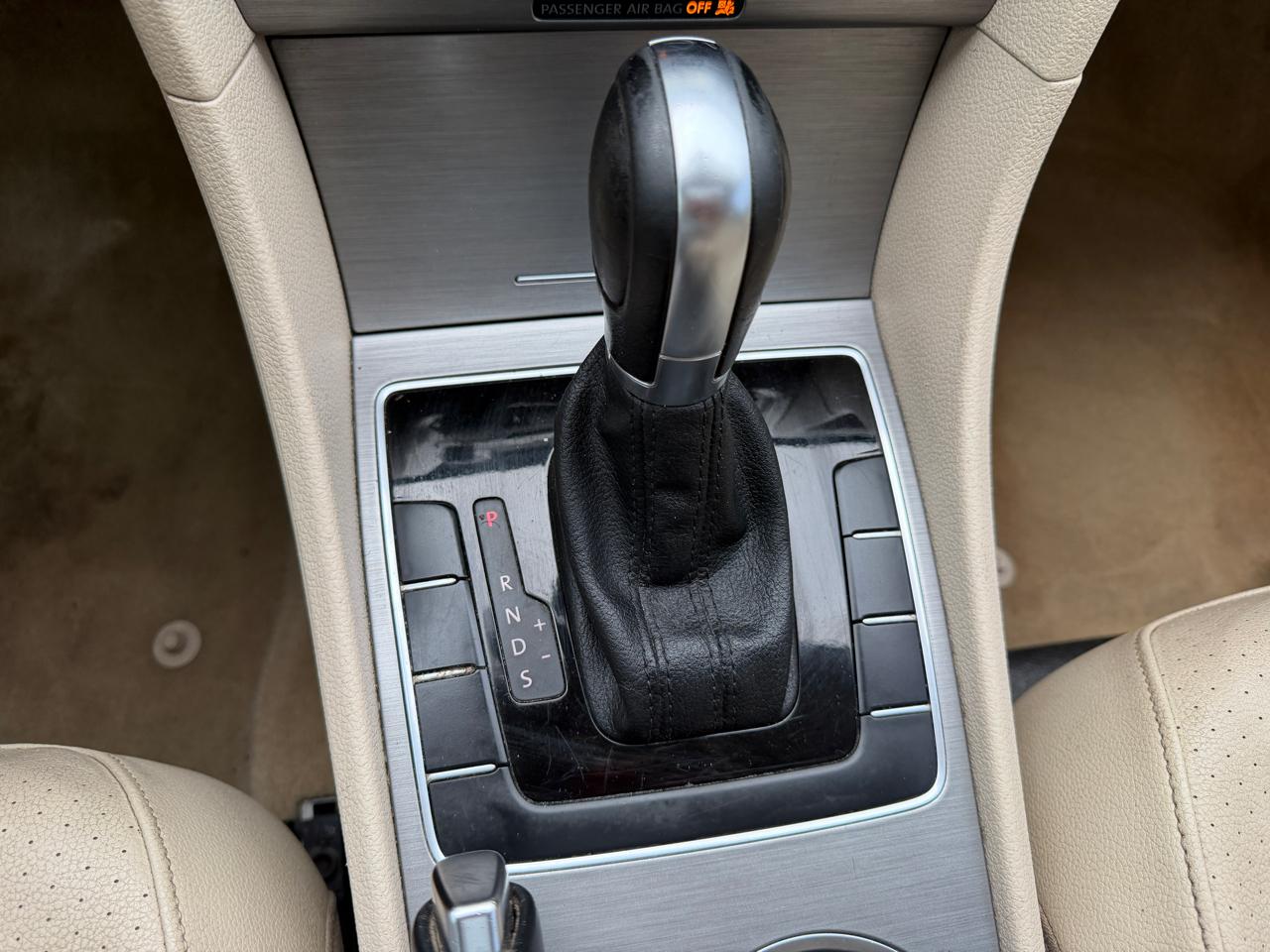 Volkswagen Passat SE 2014