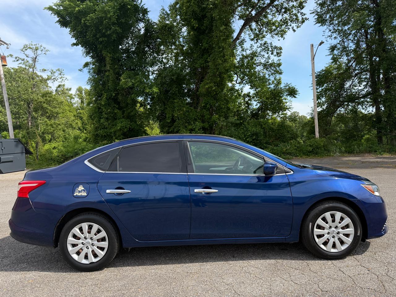 Nissan Sentra S 6MT 2017