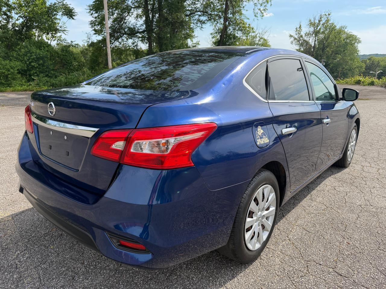Nissan Sentra S 6MT 2017