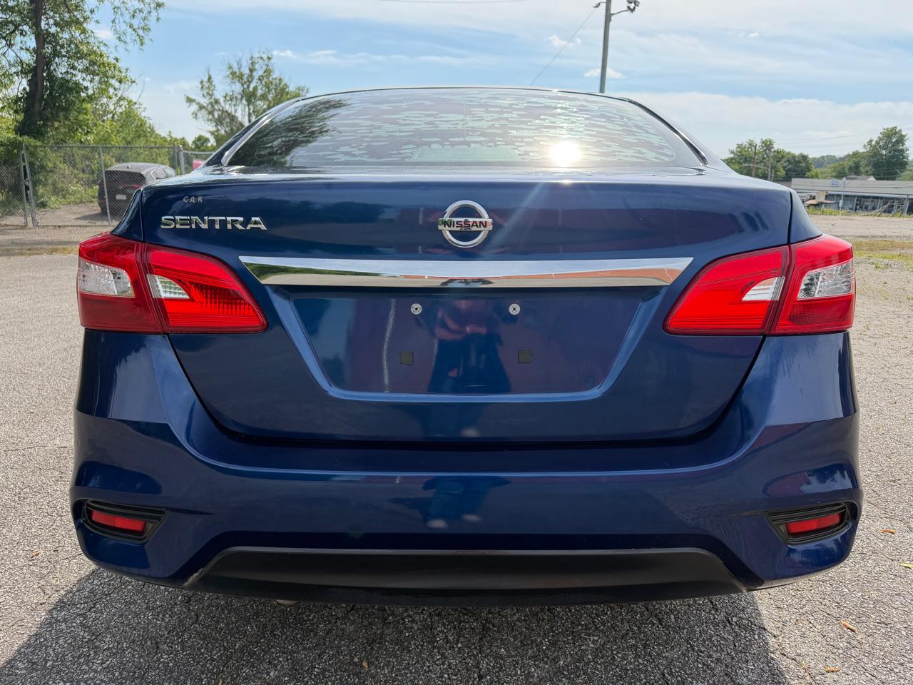 Nissan Sentra S 6MT 2017
