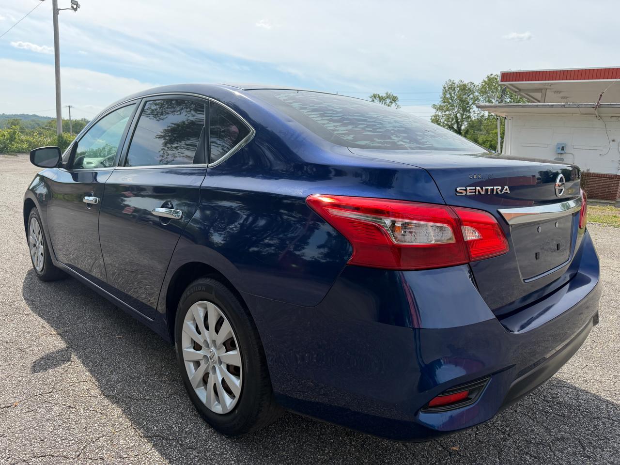 Nissan Sentra S 6MT 2017