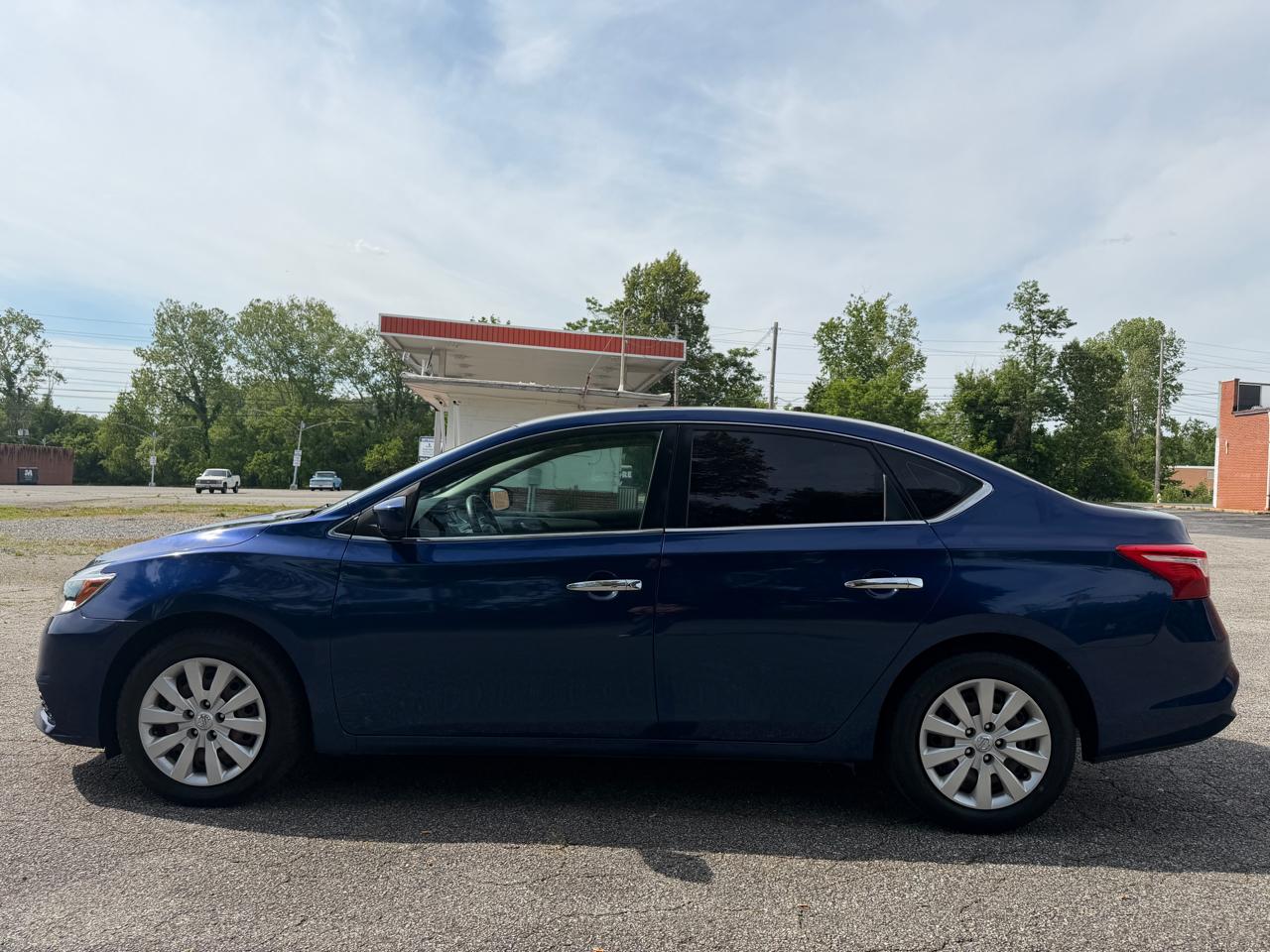 Nissan Sentra S 6MT 2017
