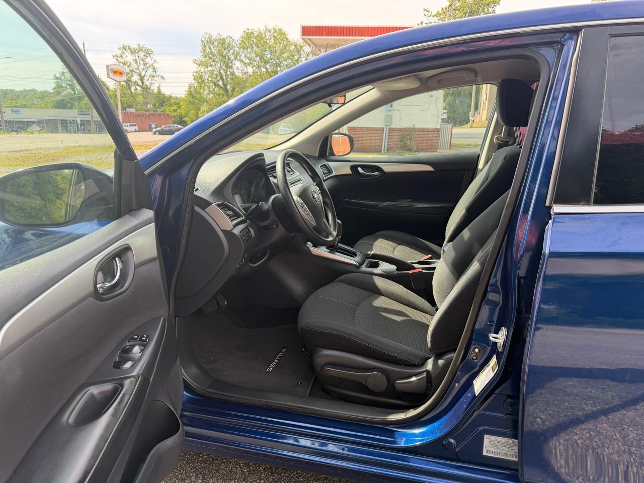 Nissan Sentra S 6MT 2017