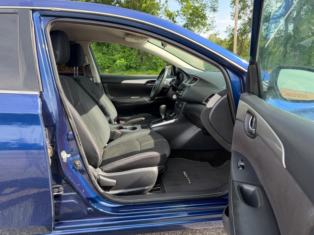 Nissan Sentra S 6MT 2017
