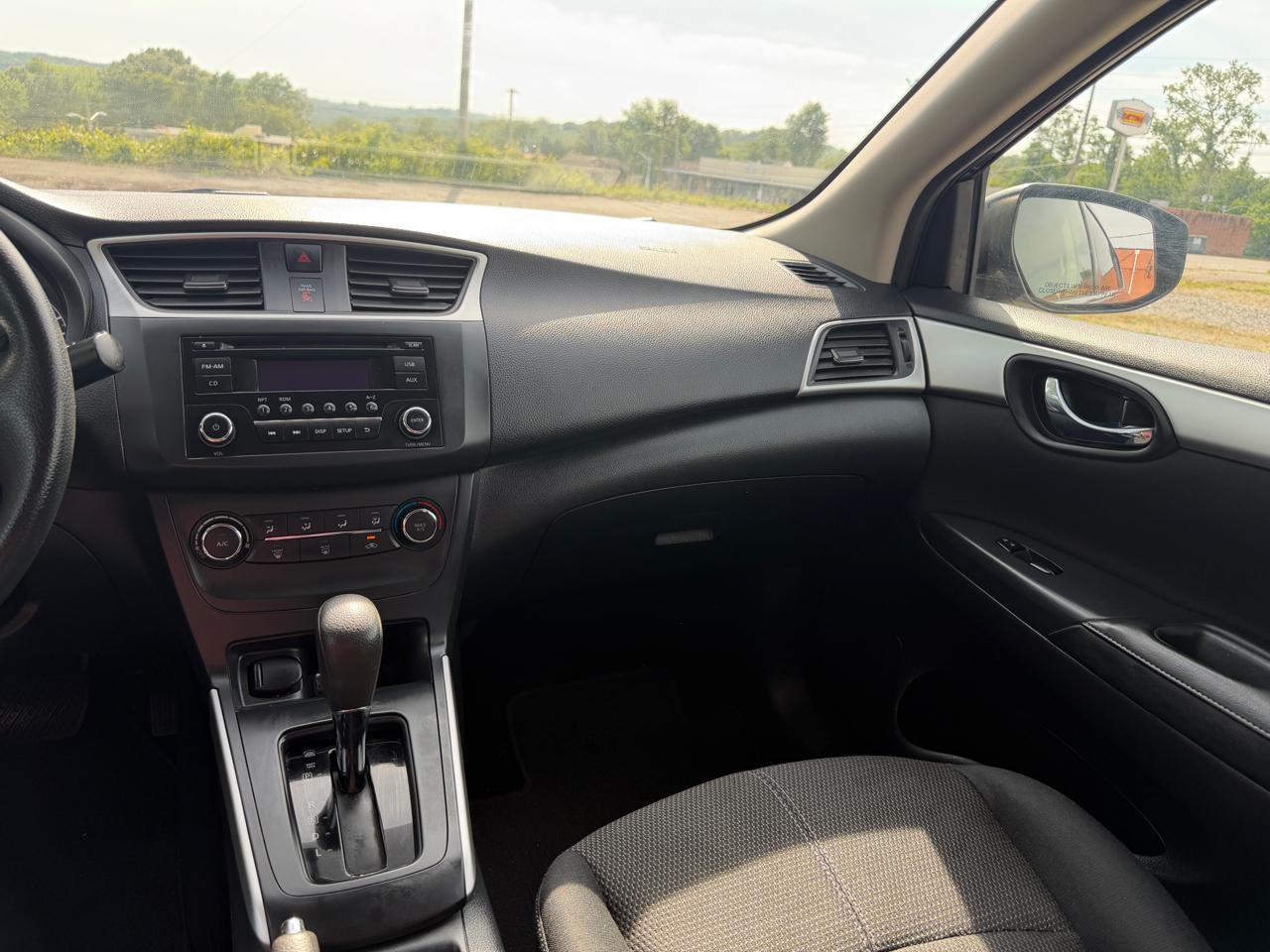 Nissan Sentra S 6MT 2017
