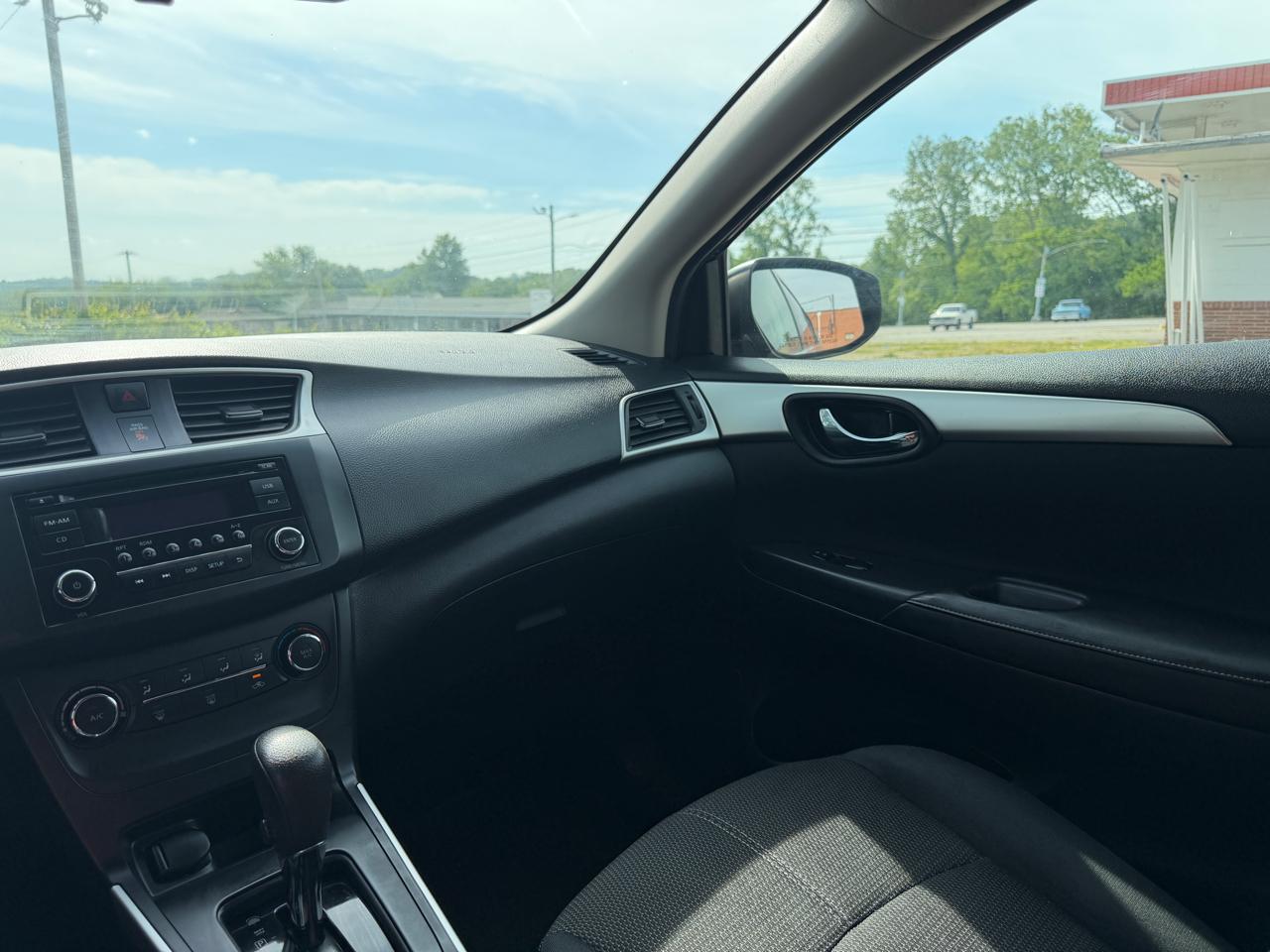 Nissan Sentra S 6MT 2017