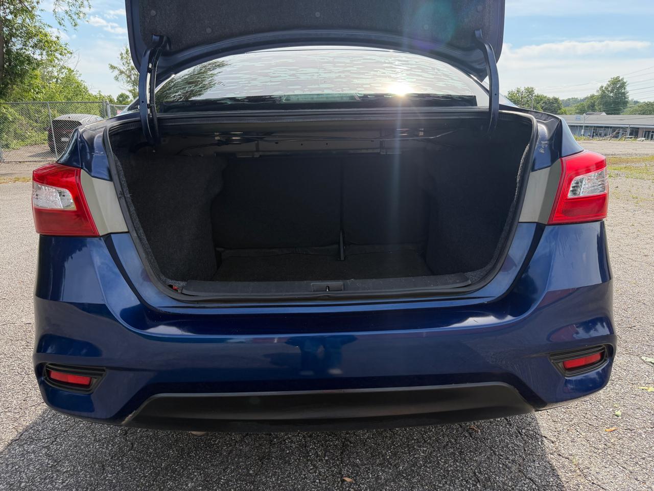 Nissan Sentra S 6MT 2017