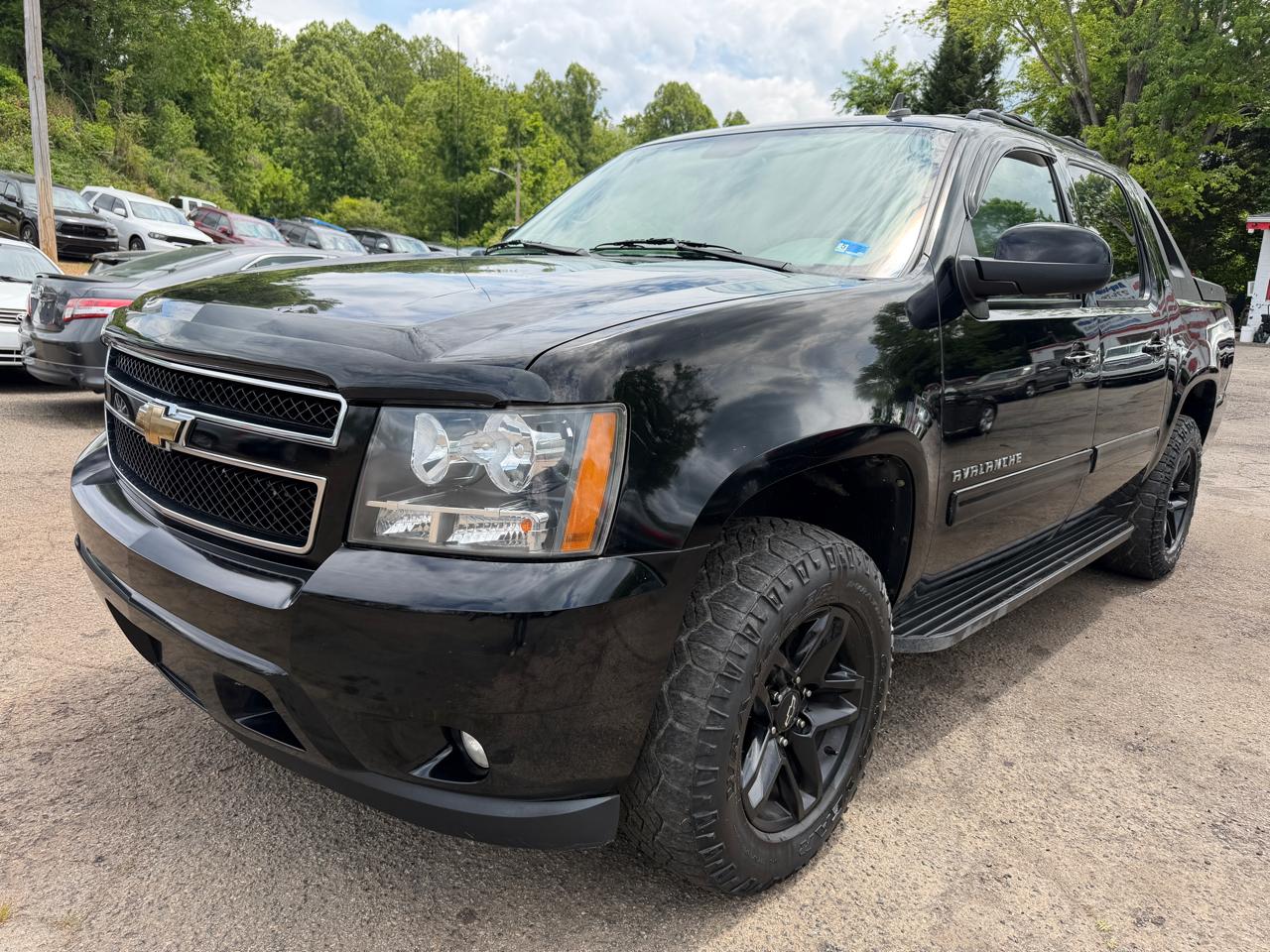 Chevrolet Avalanche LT 4WD 2011