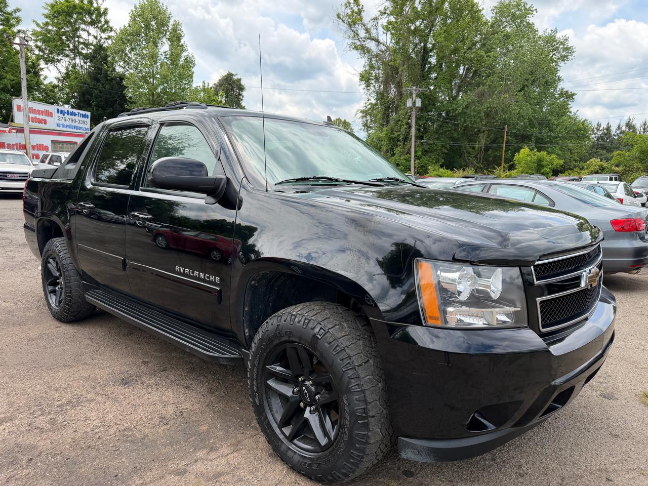 Chevrolet Avalanche LT 4WD 2011