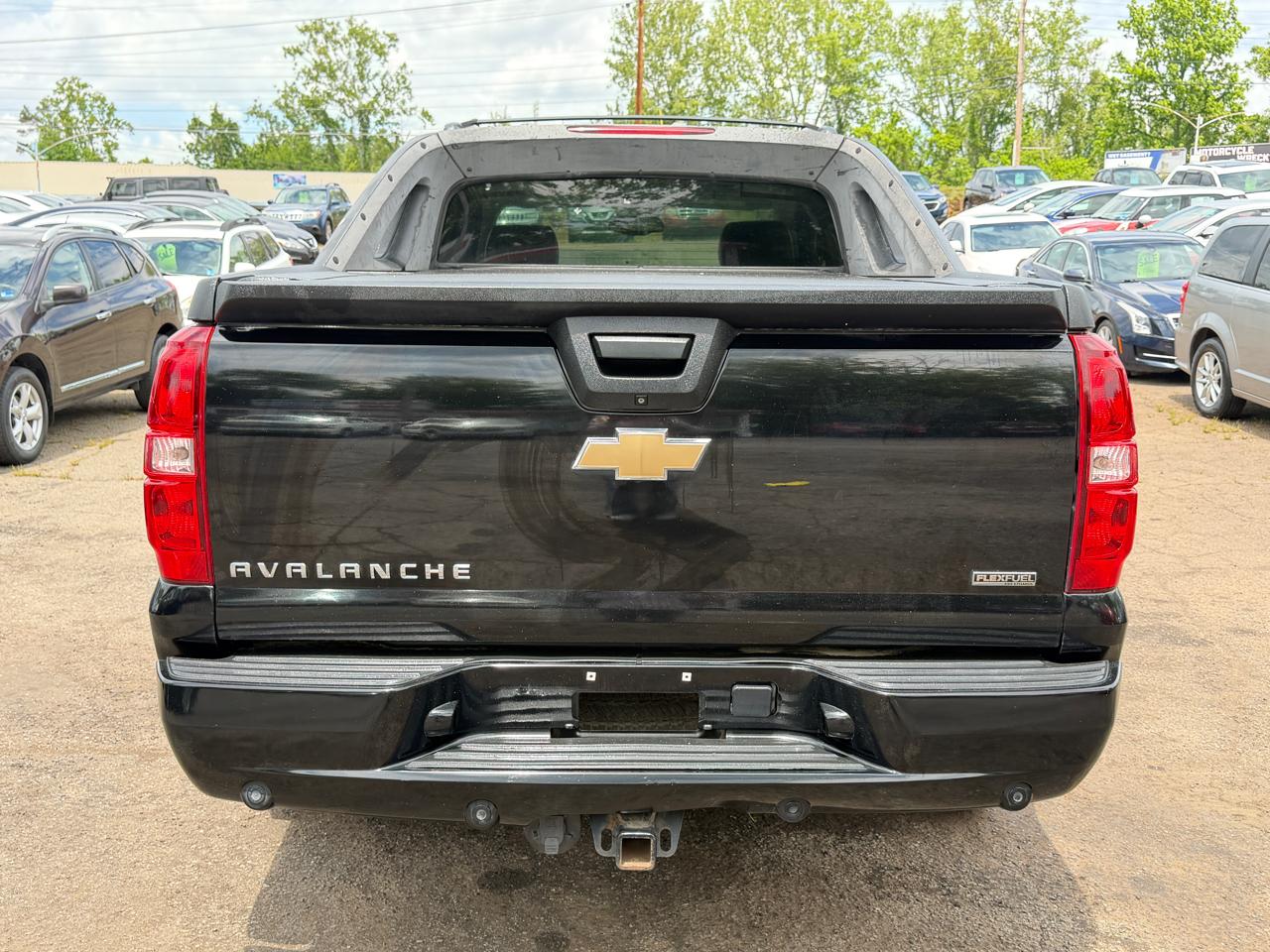 Chevrolet Avalanche LT 4WD 2011