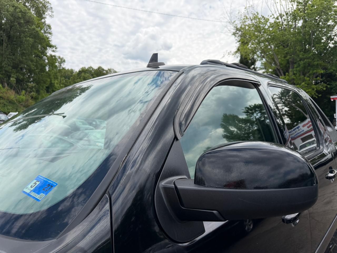 Chevrolet Avalanche LT 4WD 2011