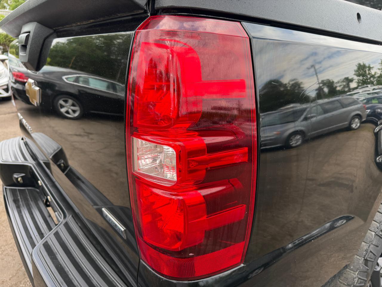 Chevrolet Avalanche LT 4WD 2011