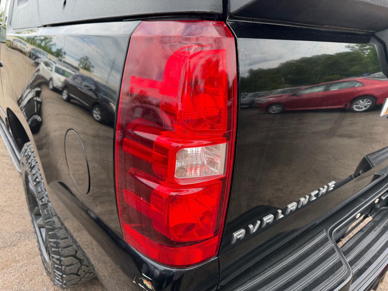 Chevrolet Avalanche LT 4WD 2011